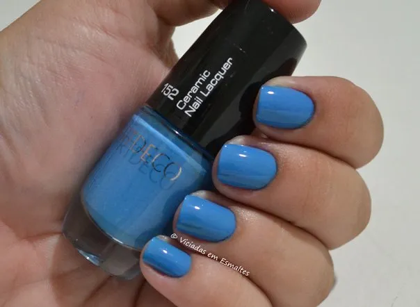 Unhas com Esmalte Artdeco 152