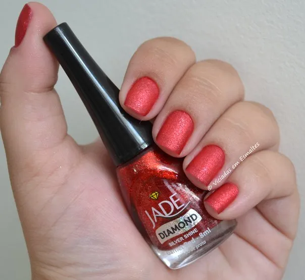 Unhas com esmaltes Jade Diamond