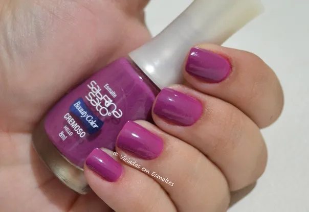 Unhas com Esmalte Hello Sabrina Sato 