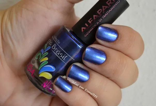 Unhas com Esmalte Azul Precioso Alfaparf
