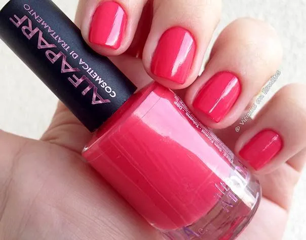 Unhas com Esmalte Alfaparf Rumba