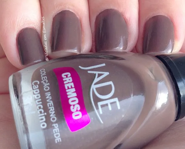 Unhas com Esmalte Jade Cappuccino