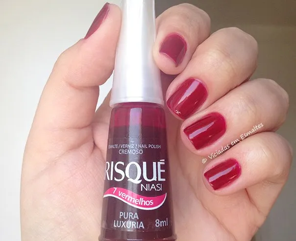 Unhas com Esmalte Risqué Pura Luxúria