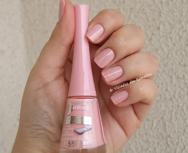 Unhas com Esmalte Bourjois Rose Delicat