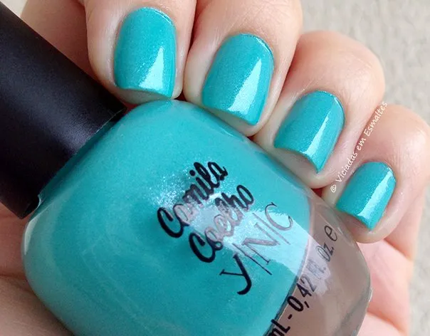Unhas com Esmalte YNC Blue Jade