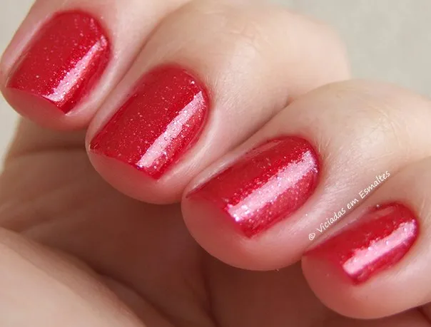 Unhas com Esmalte Jade Menina Veneno