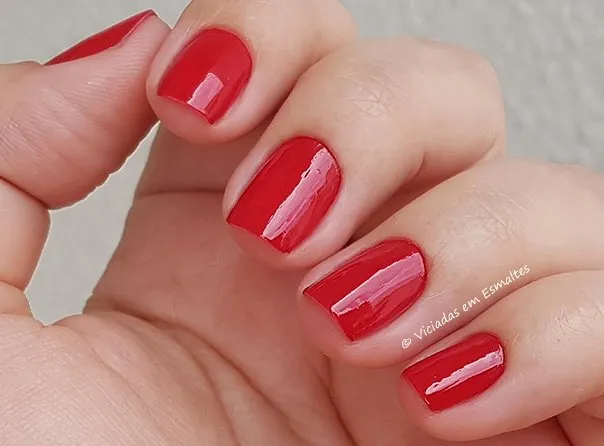 Unhas com Esmalte Anitta A Fila Anda
