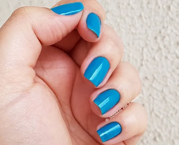 Esmalte Cozete Gomes Coquetel nas unhas