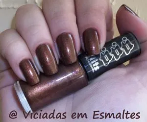 unhas e esmalte