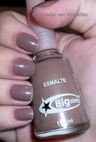 unhas e esmalte