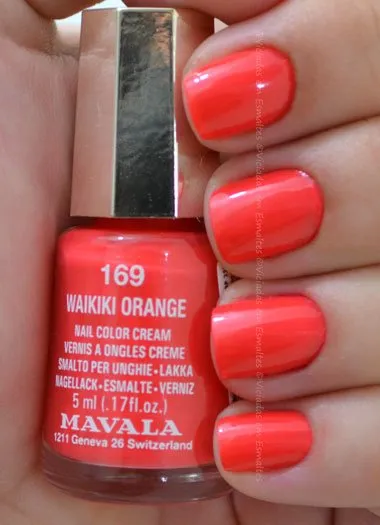 Unhas com Waikiki Orange Mavala