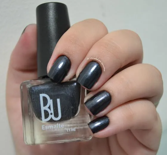 Unhas com Esmalte Destino B.U