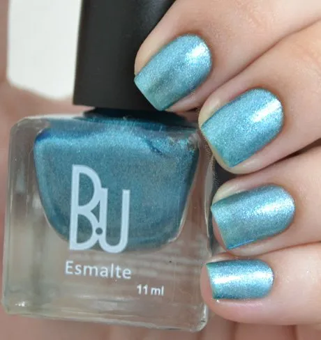 Unhas com esmalte seja você mesma B.U