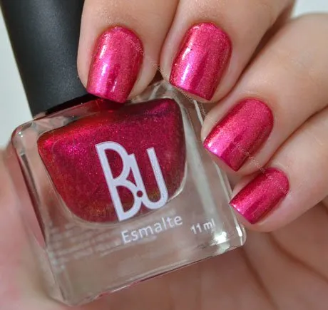 Unhas com Esmalte Seja Singular B.U
