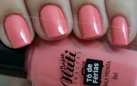 Unhas com esmalte Passe Nati Mala Pronta