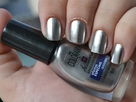 Unhas com Esmalte Colorama Brinco de festa