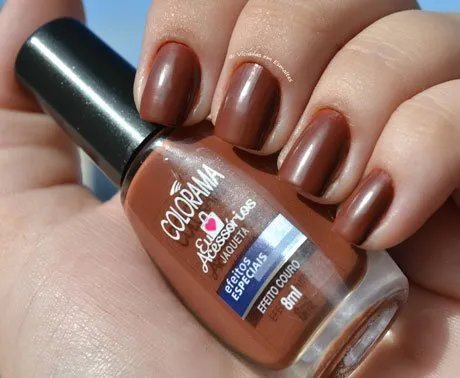 Unhas com Esmalte Colorama Jaqueta Efeito Couro