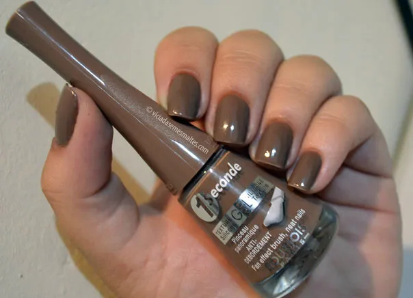 Amando o Esmalte Bourjois Taupe Classy