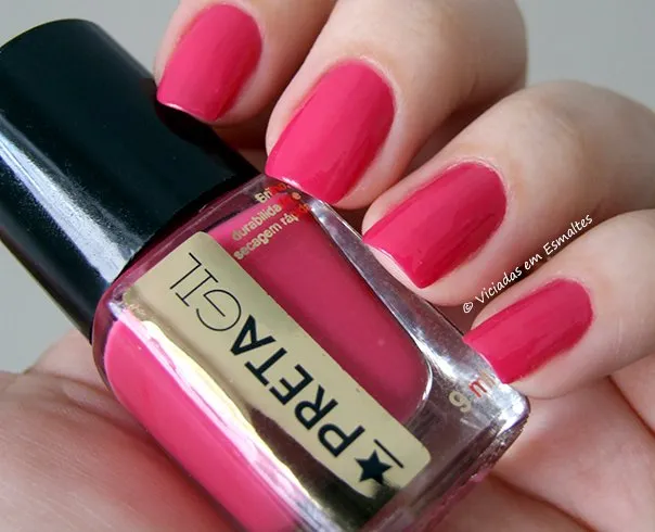 Unhas com Esmalte Preta Gil Confusão