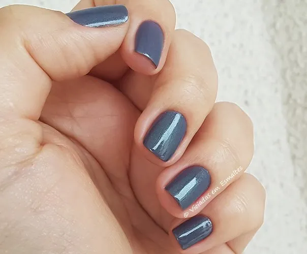 Unhas com Esmalte Efeito Gel