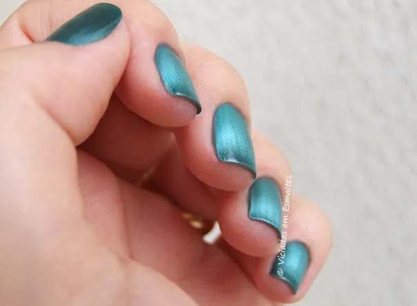 Unhas com Esmalte Degrade Bruna Marquezine Turquesa Black