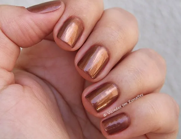 Unhas com Esmalte Juliana Paes Selvagem
