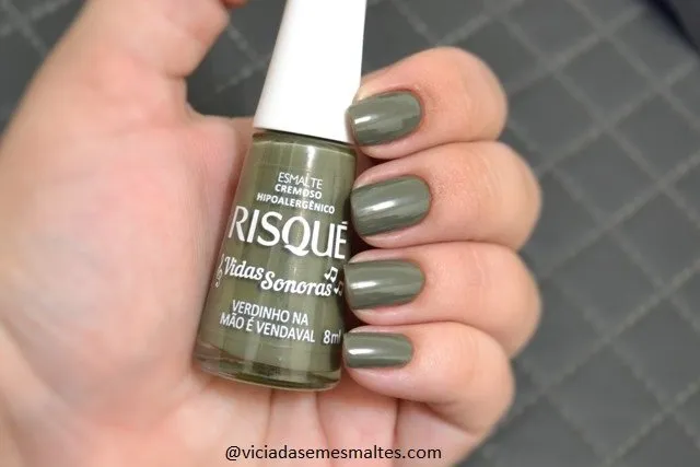 Esmalte Risque Vidas Sonoras Verdinho na mao e vendaval