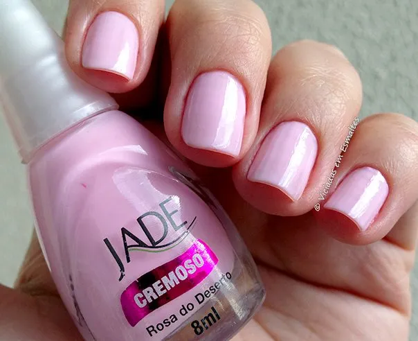 Unhas com Esmalte Jade Rosa do Deserto
